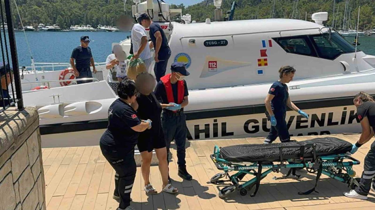 Sahil Güvenlik Fethiye açıklarında iki kişiyi tıbbi tahliye etti