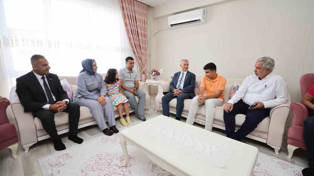 Şahinbey belediyesi başarılı öğrencileri ödüllendiriyor