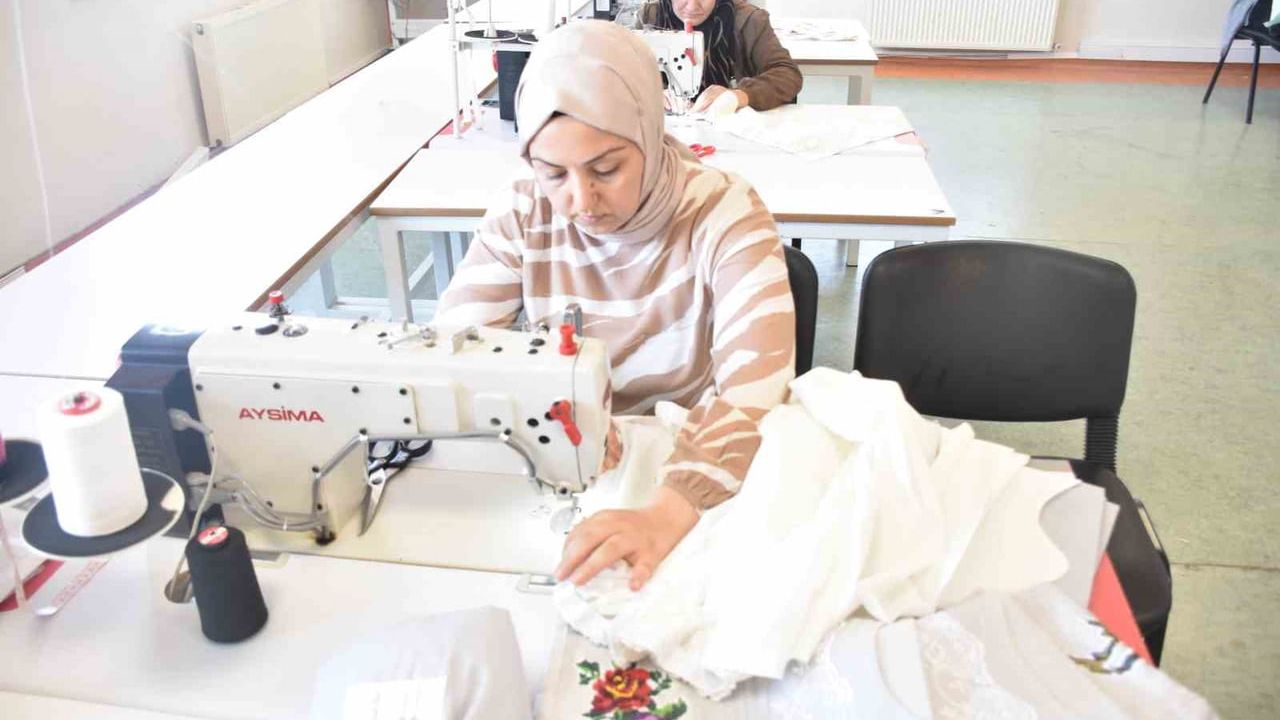 Şahinbey'de atölyeden sanayiye: kadınlar seri üretime hazırlanıyor