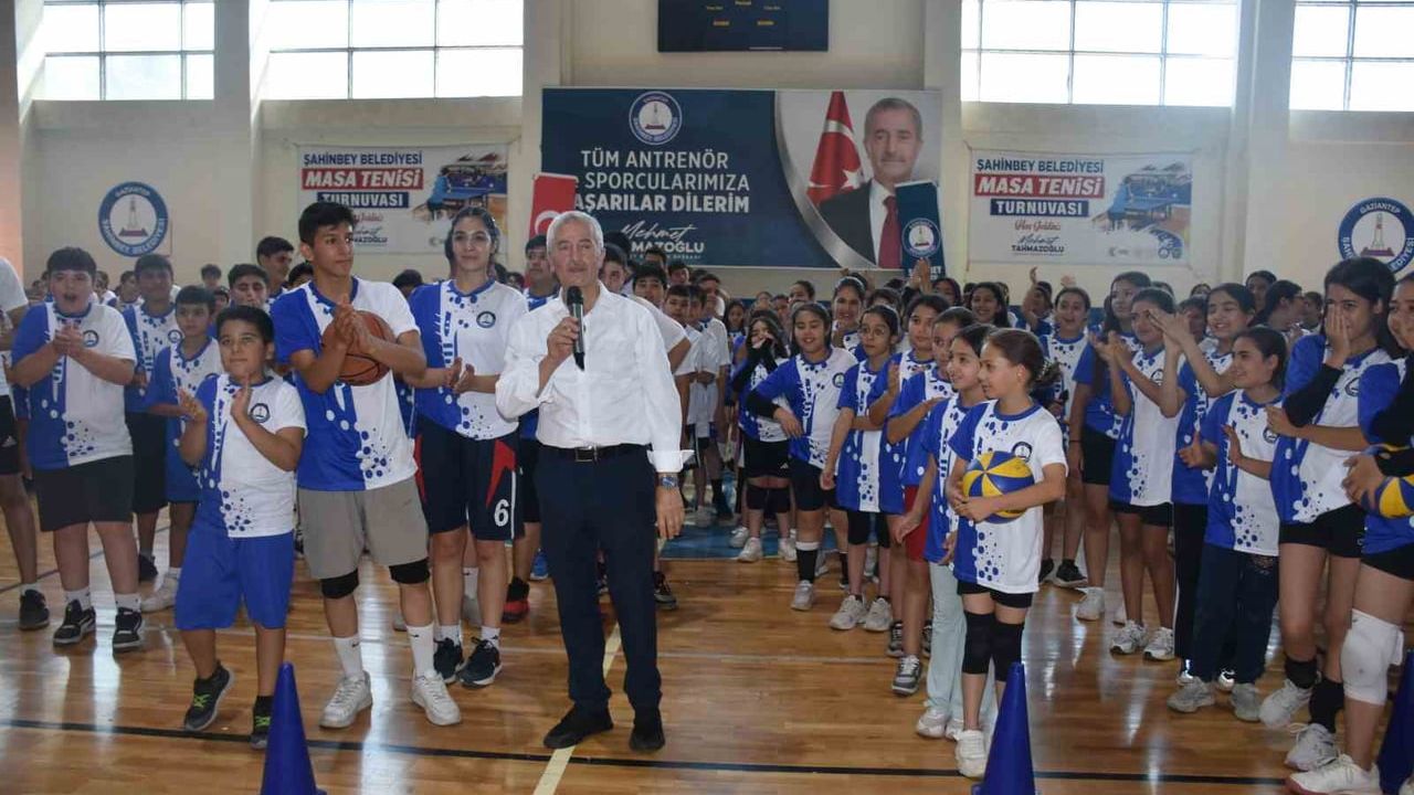 Şahinbey'de yazı hareketlendiren spor okulları gençleri bekliyor