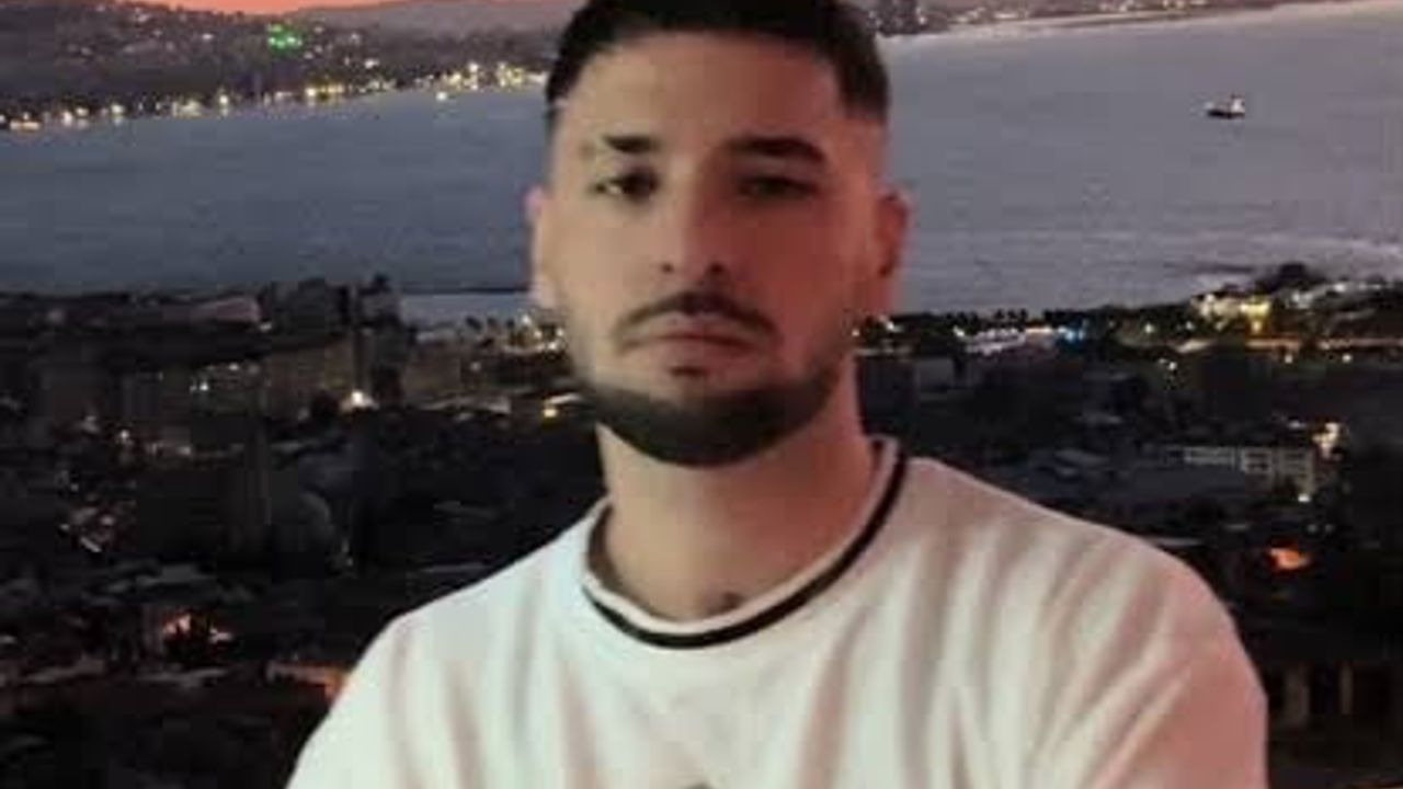 Sahnede duruşu soruşturma konusu: Uzay lakaplı rapçi Erol Can Güncü gözaltına alındı