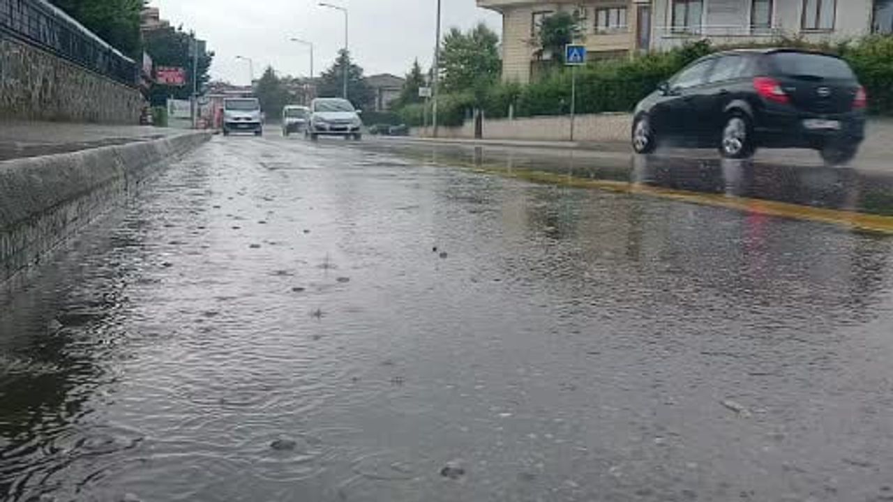 Sakarya’da gece boyu süren sağanak günlük yaşamı zorlaştırdı