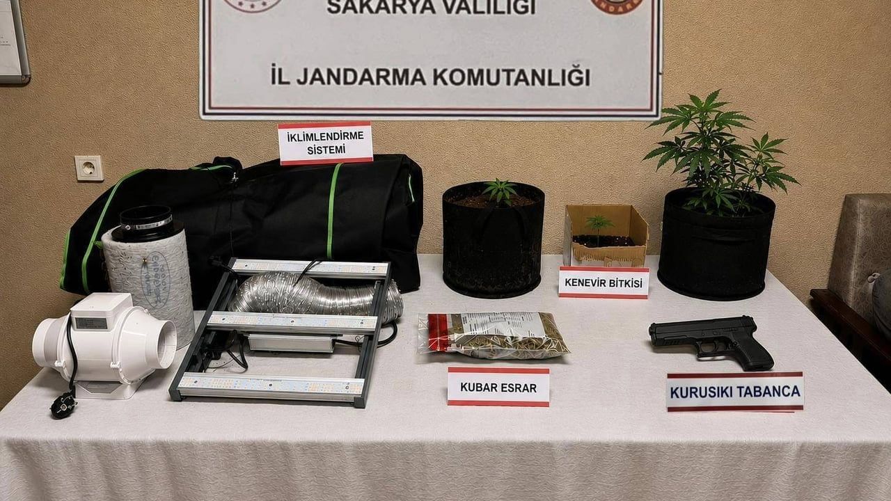 Sakarya'da sokak satıcılarına operasyon: iki şüpheli tutuklandı