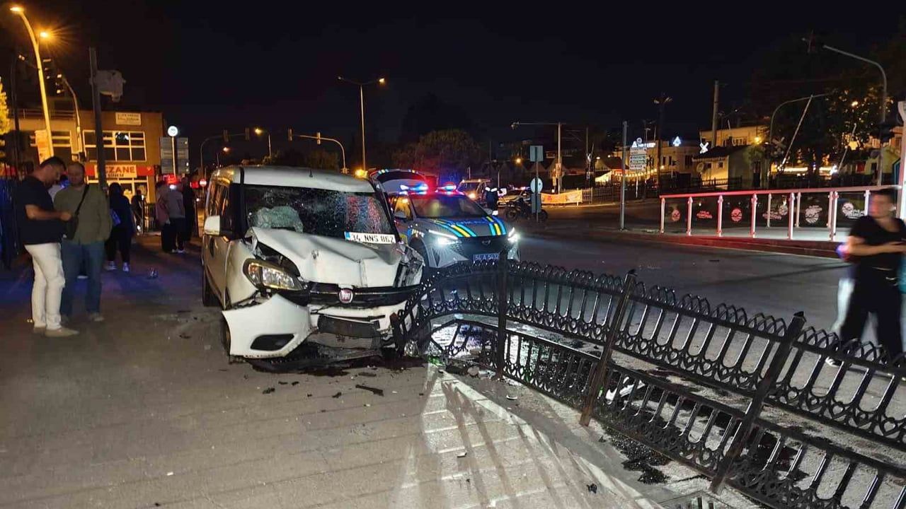 Sakarya'nın Adapazarı ilçesinde kaza: 1 kişi öldü, 3 kişi yaralandı
