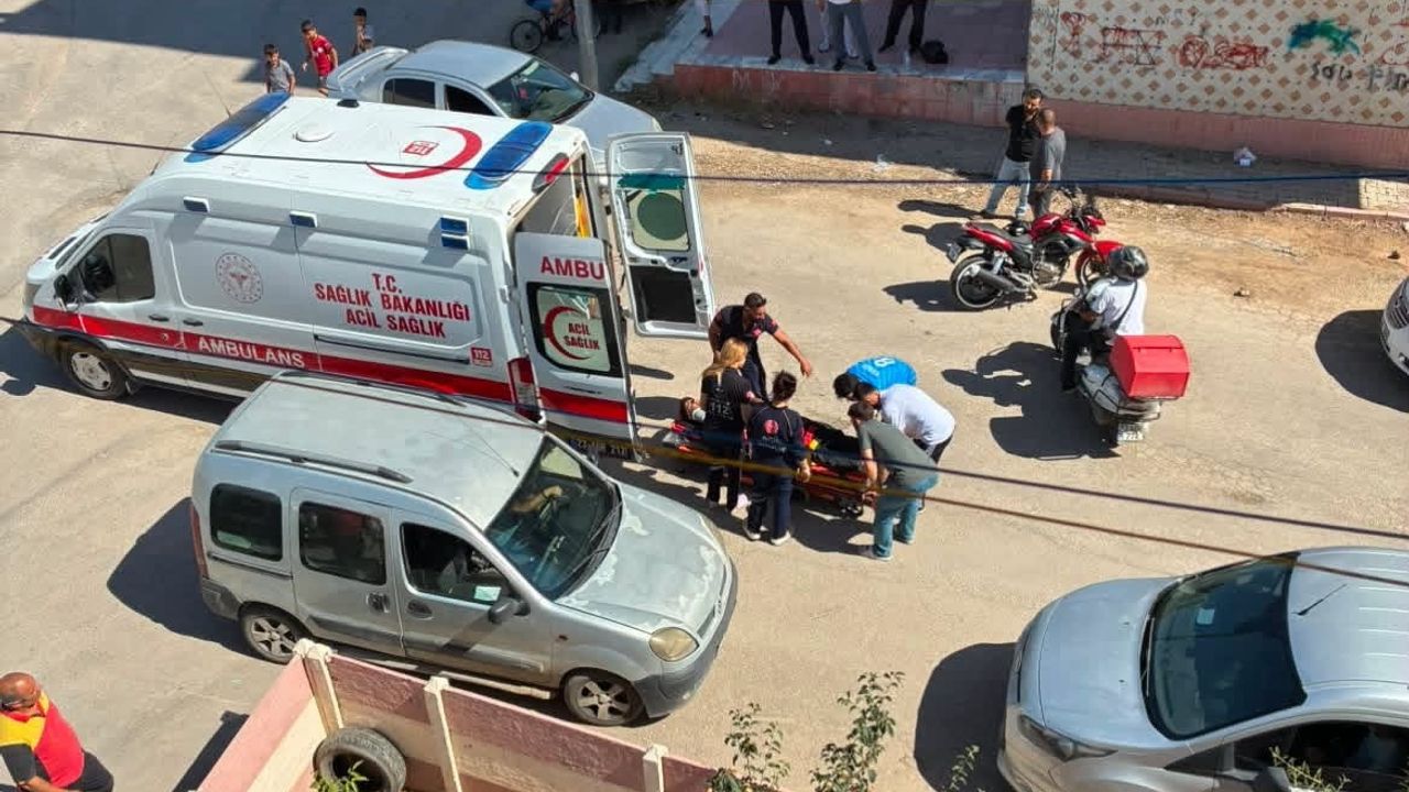 Salıbaba'da otomobil ve motosiklet çarpıştı: motosiklet sürücüsü yaralandı