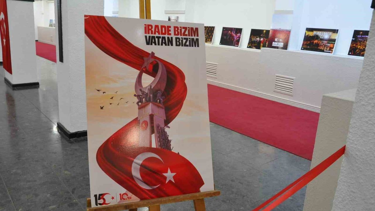 Salihli'de 15 Temmuz destanı fotoğraf sergisi açıldı
