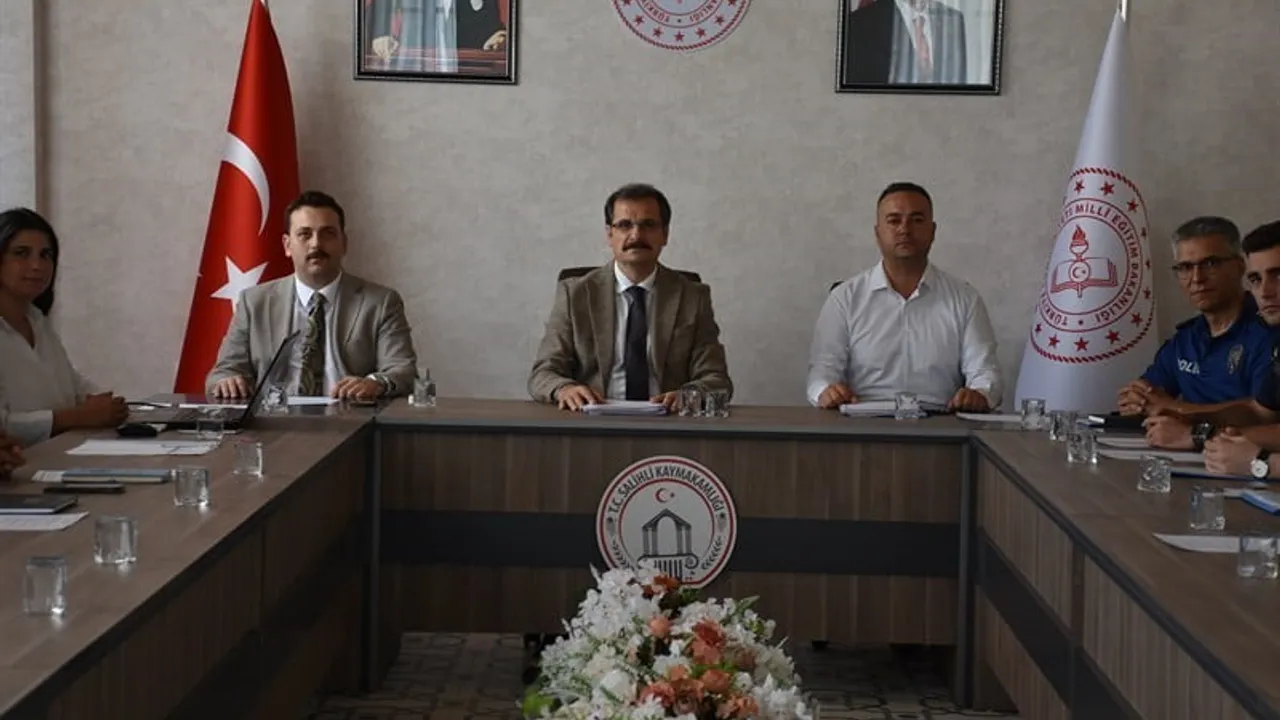 Salihli’de bağımlılıkla mücadele yeniden masaya yatırıldı