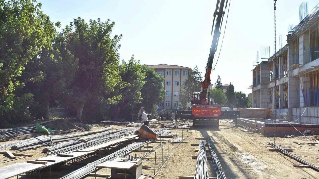 Salihli’de iki yeni okul yükseliyor