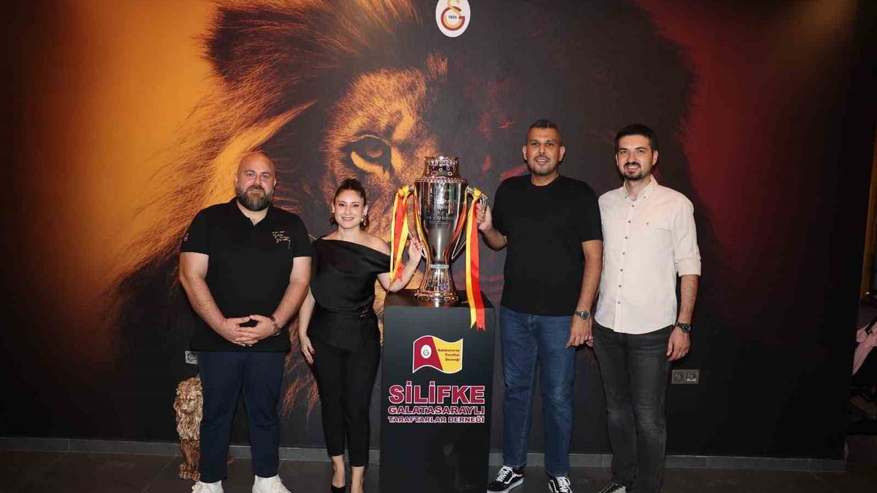 Şampiyonluk kupası Silifke'de Galatasaraylılarla coşkuya dönüştü