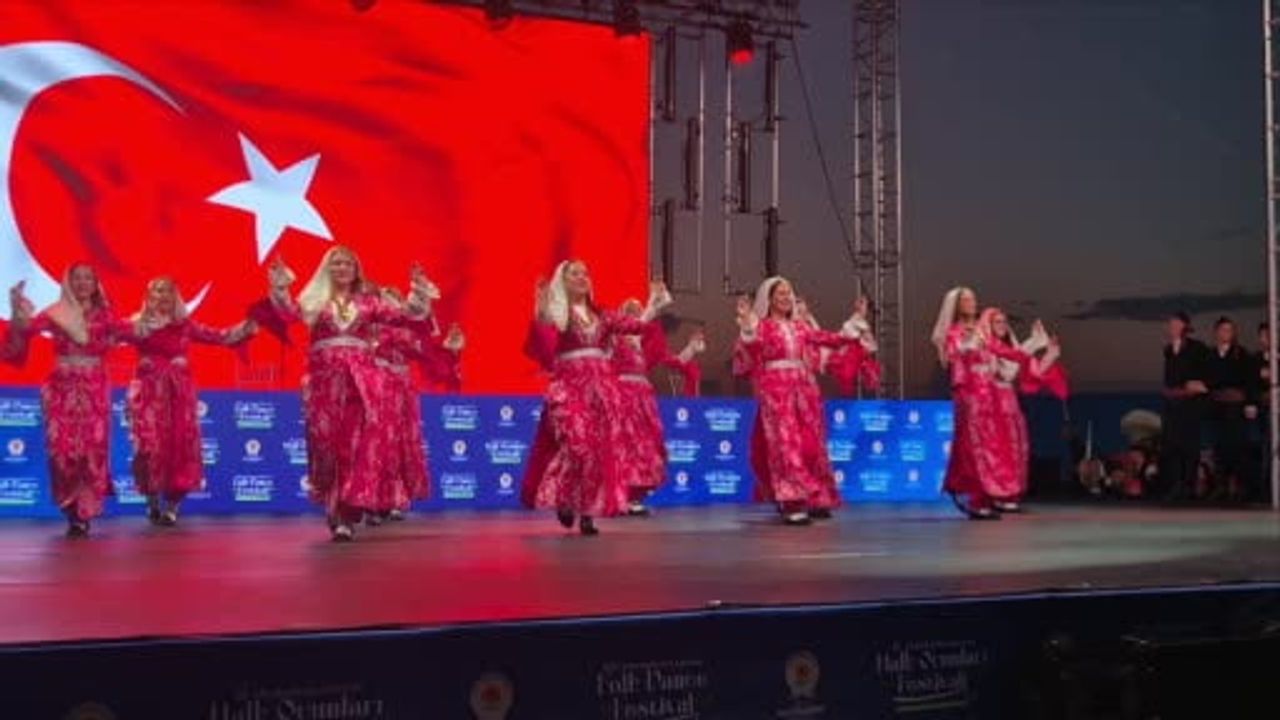 Samsun'da dansların dili buluştu: 36. Uluslararası Samsun Halk Oyunları Festivali tamamlandı