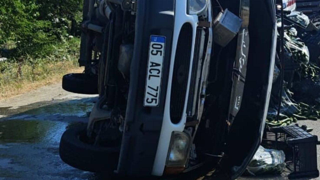 Samsun'da lastiği patlayan otomobil devrildi: 1 yaralı