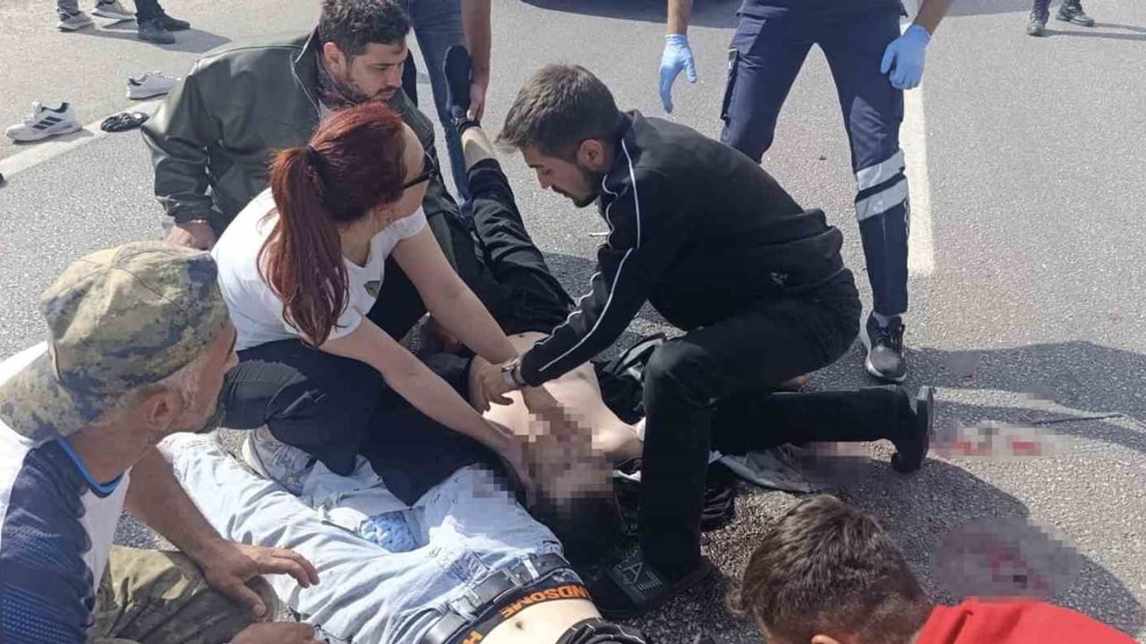 Samsun'da motosiklet tıra arkadan çarptı: iki genç ağır yaralandı