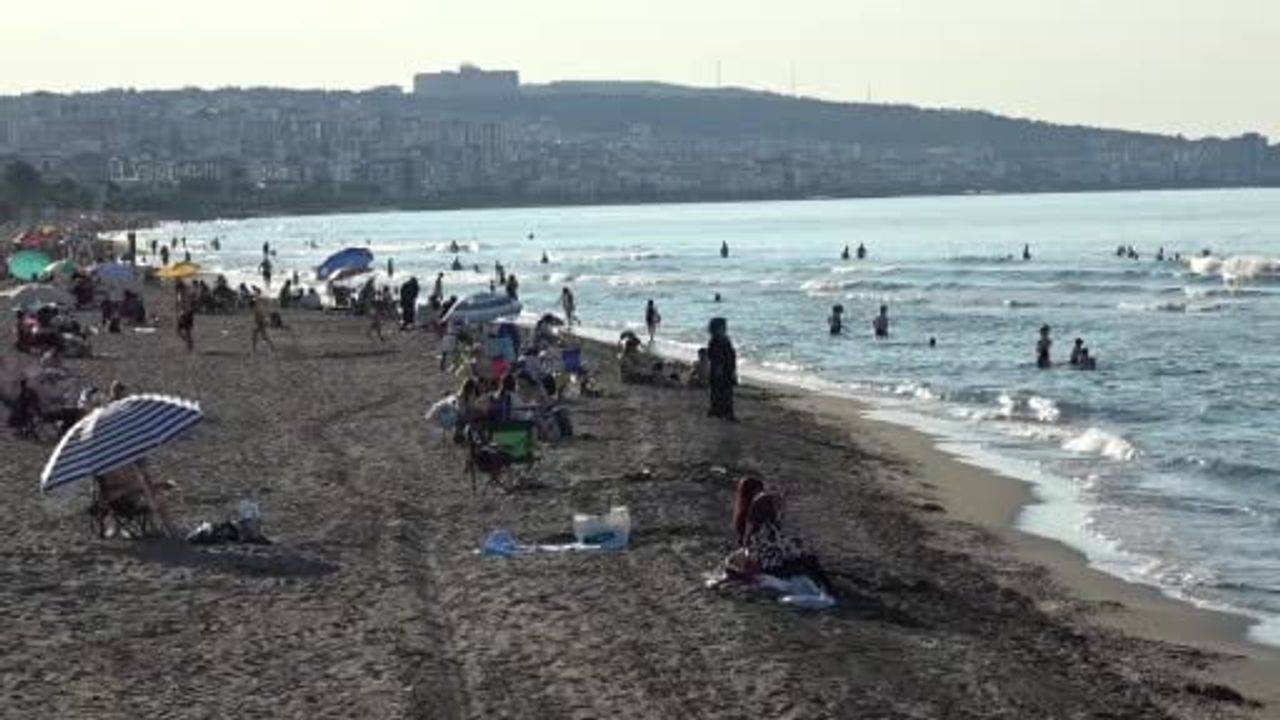 Samsun'da sıcak hava sahillere akın ettirdi