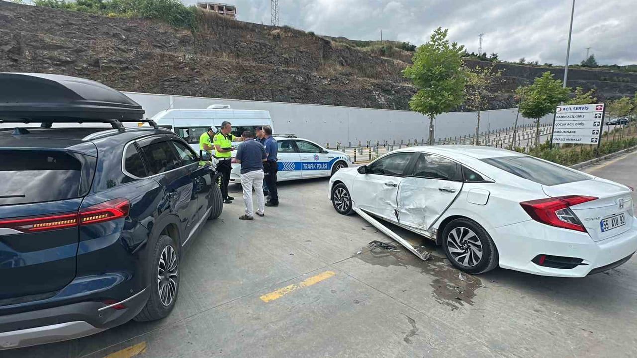 Samsun Şehir Hastanesi yerleşkesinde trafik kazası: 1 yaralı