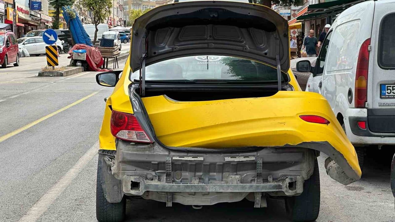 Samsun trafiğinde çarpışma: ticari taksi ile motosiklet maddi hasarla atlatıldı