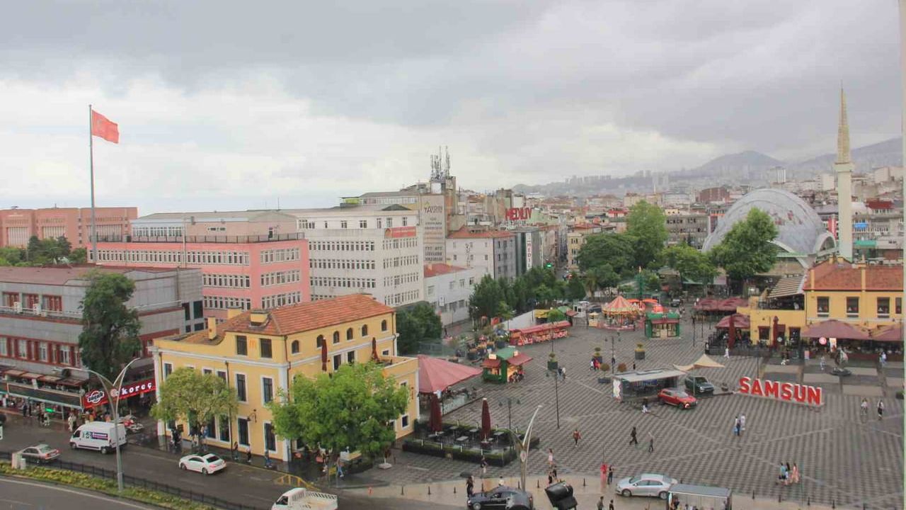 Samsun'u serinleten kısa süreli sağanak