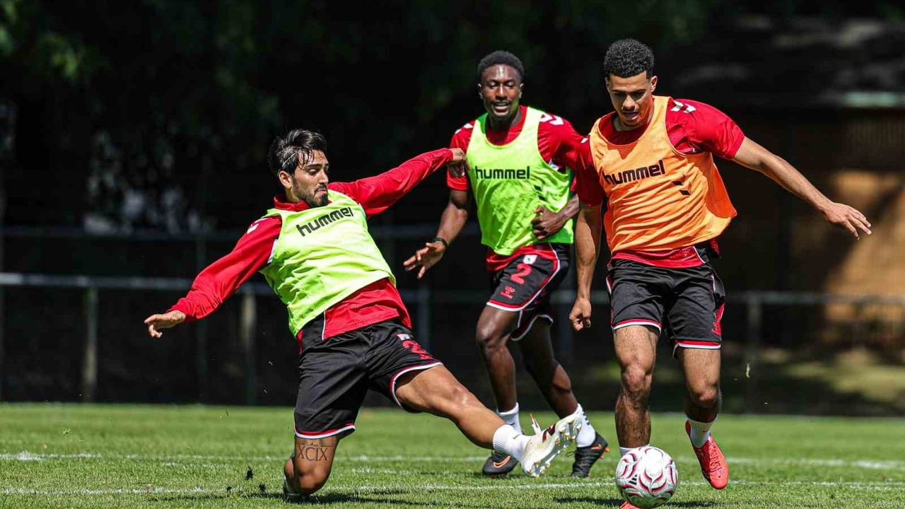 Samsunspor Hollanda kampında taktik çalışmaları sürdürüyor, AEK maçı kapalı