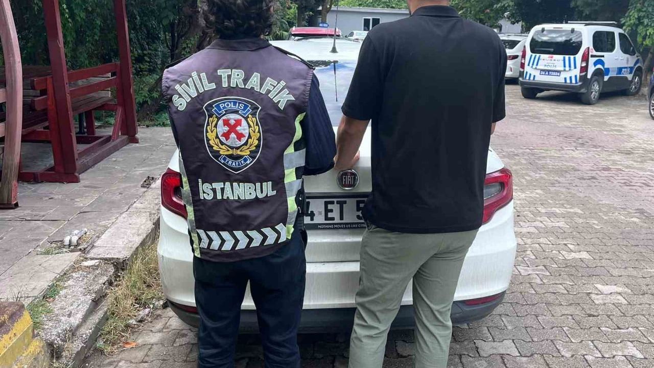 Sanal devriye görüntüleri yakalattı: Beylikdüzü'nde araçtan inip sürücüye saldıran kişiye 180 bin lira ceza