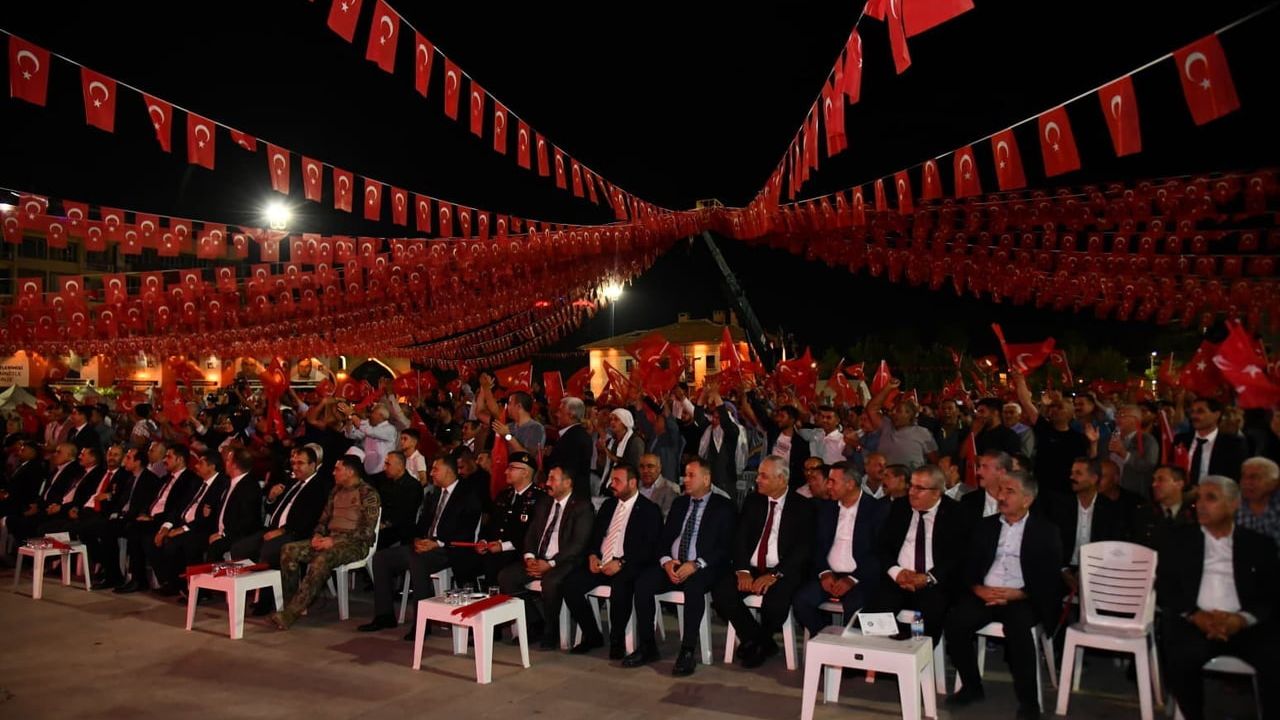 Şanlıurfa’da 15 Temmuz anmaları Rabia Meydanı'nı doldurdu