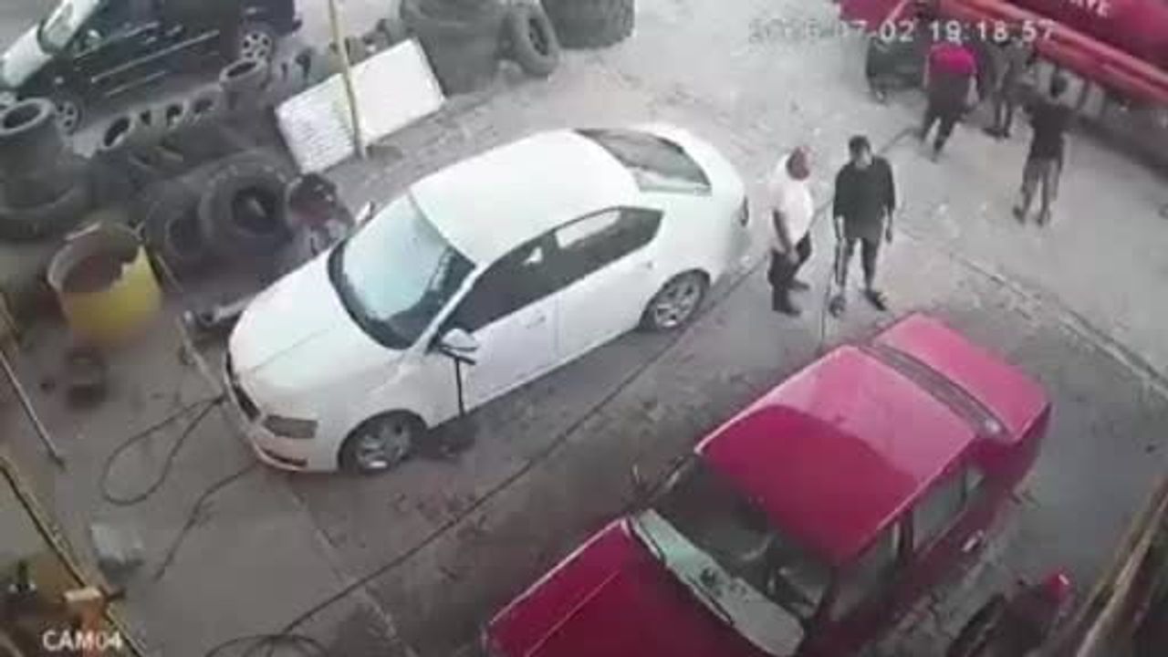 Şanlıurfa’da itfaiye aracının lastiği hava basılırken patladı: 1 yaralı
