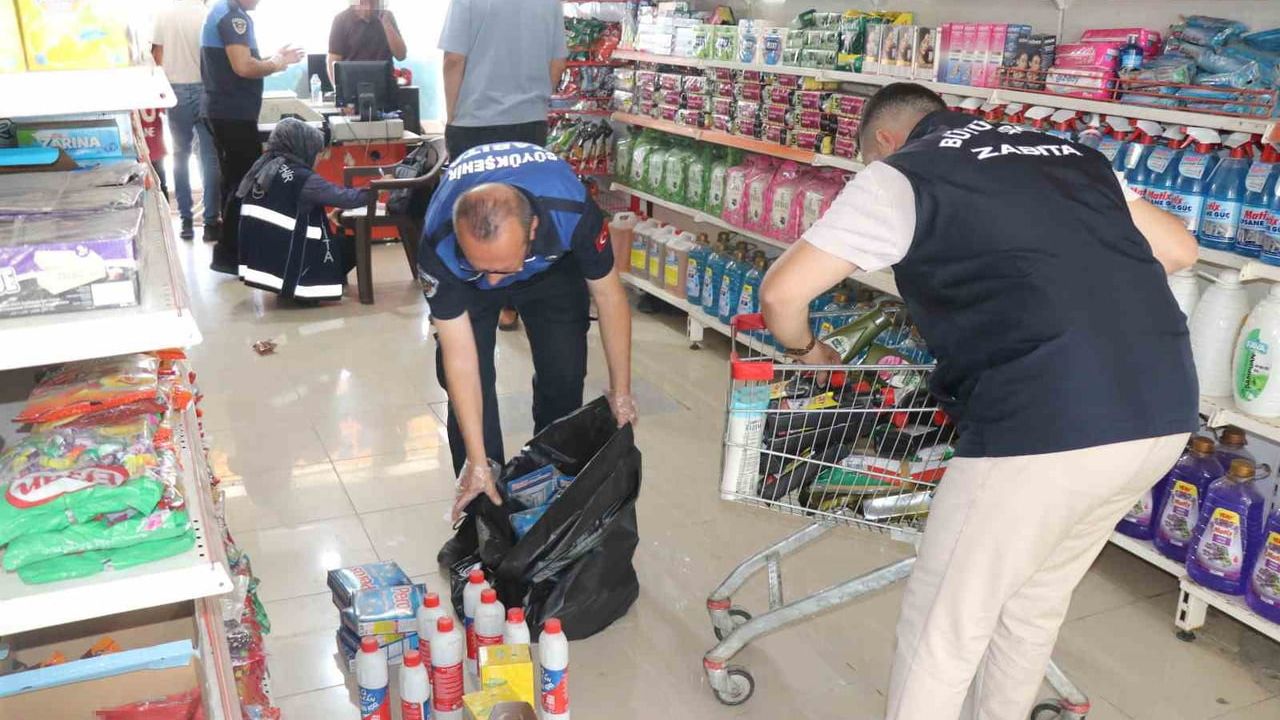 Şanlıurfa'da marketlerde son kullanma tarihi geçmiş ürünler ele geçirildi