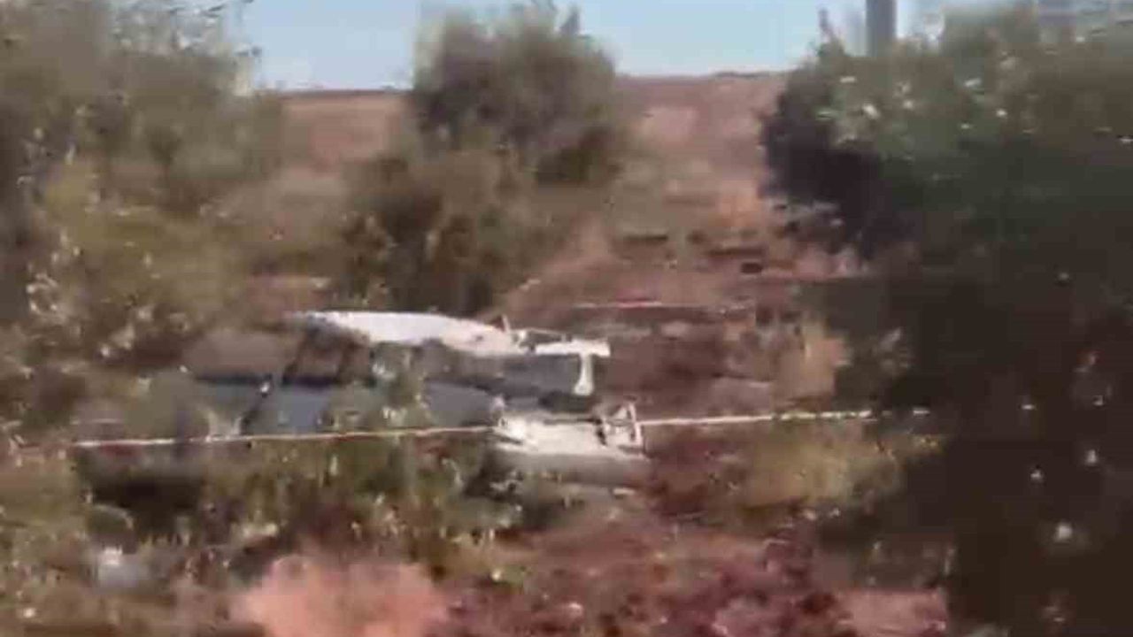 Şanlıurfa'da otomobil tarlaya uçtu: 1 ölü, 1 yaralı