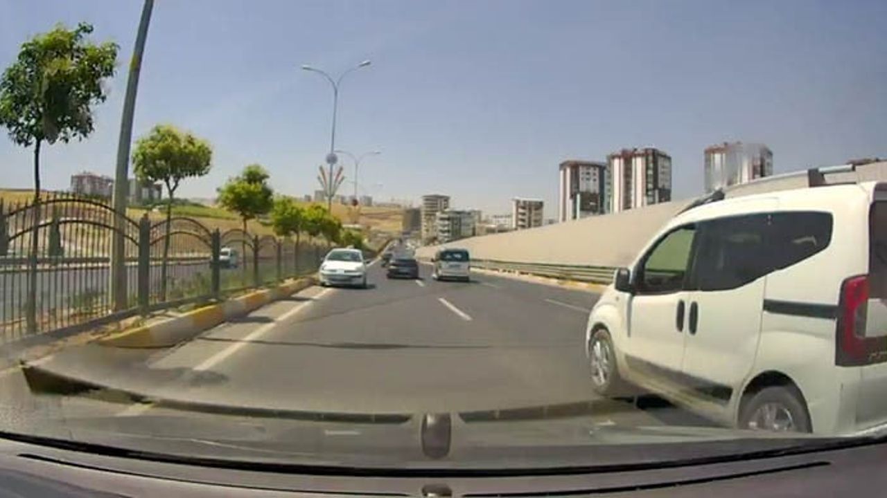 Şanlıurfa'da ters yönde ilerleyen sürücü trafikte tehlike oluşturdu