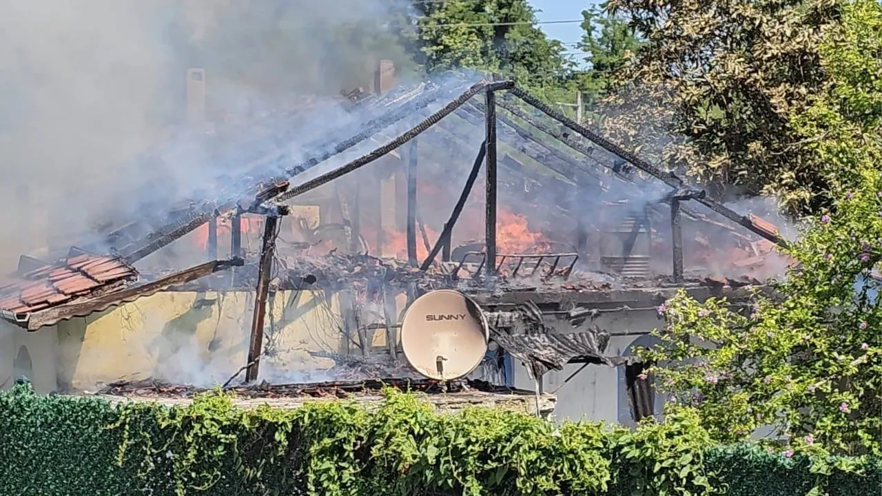 Sapanca'da kullanılmayan müstakil evde yangın çıktı