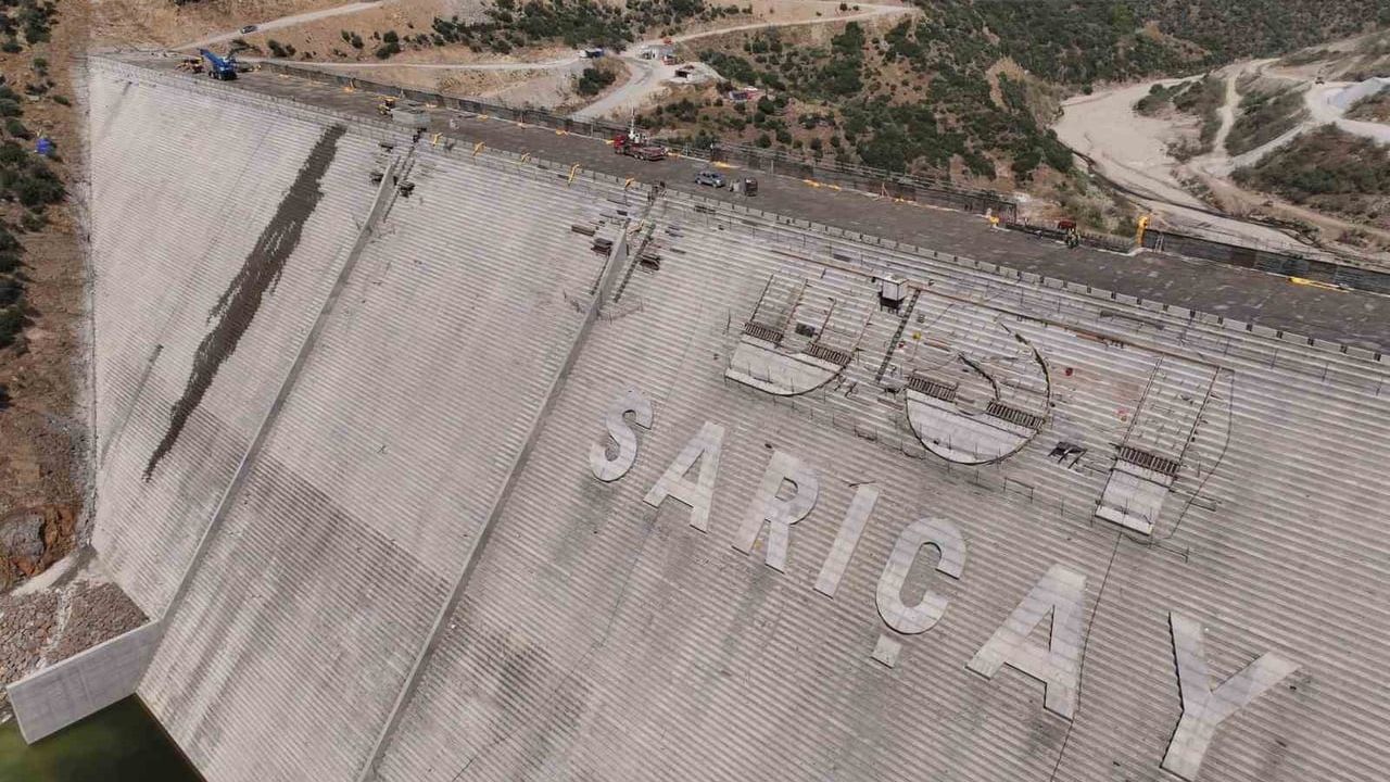 Sarıçay Barajı'nda çalışmalar sürüyor