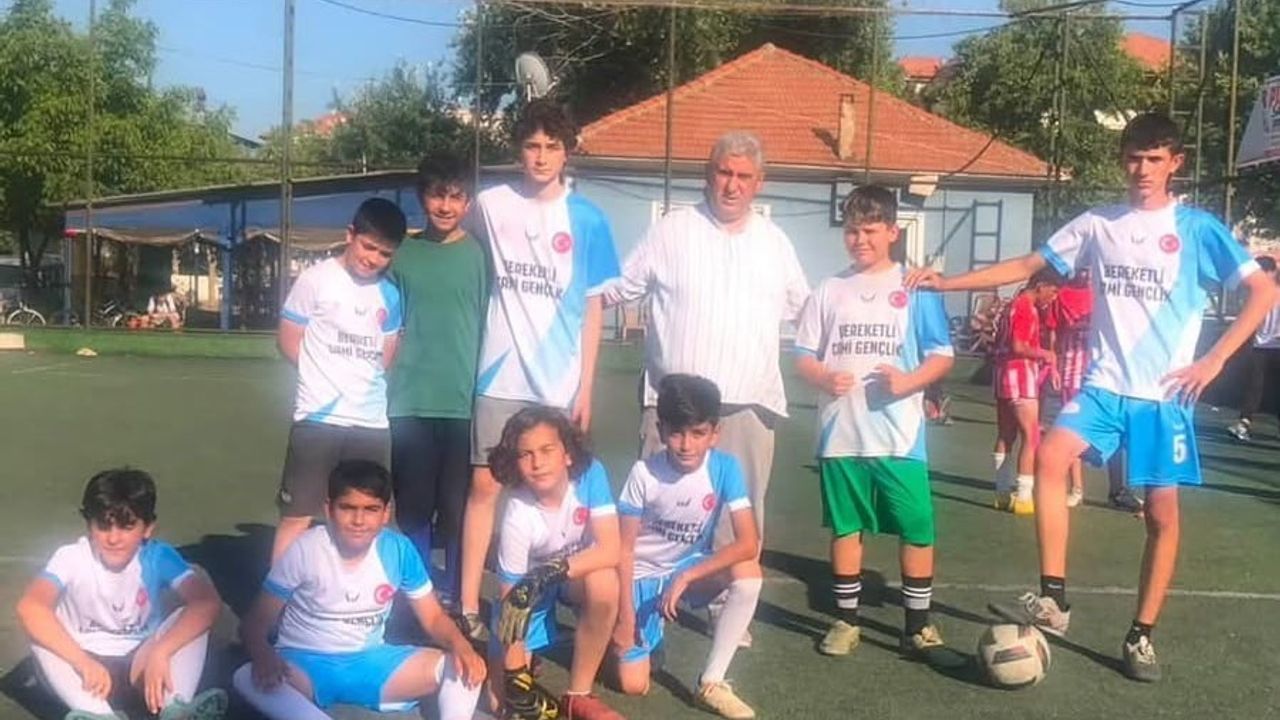 Sarıgöl'de yaz Kur'an kurslarında dostluk halı sahaya taşındı