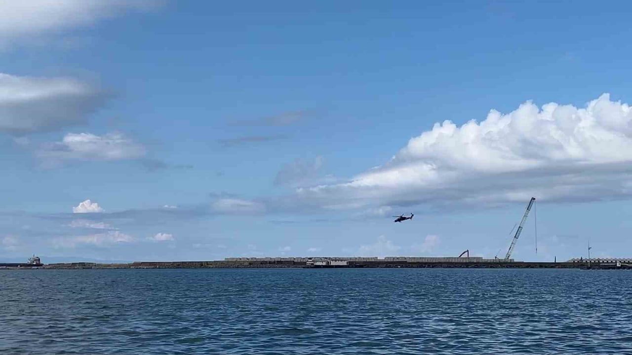 Savaş helikopterlerinin eğitim uçuşu Ereğli’de heyecan yarattı