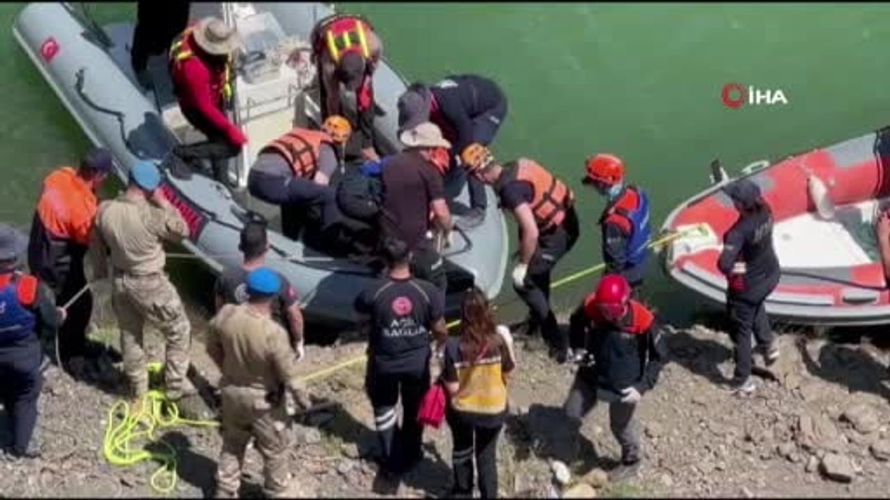 Şavşat Deresi'nde kaybolan babanın cansız bedenine ulaşıldı