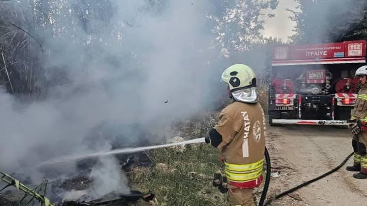 Sazlıkta çıkan yangın Defne'de ekiplerin müdahalesiyle kontrol altına alındı