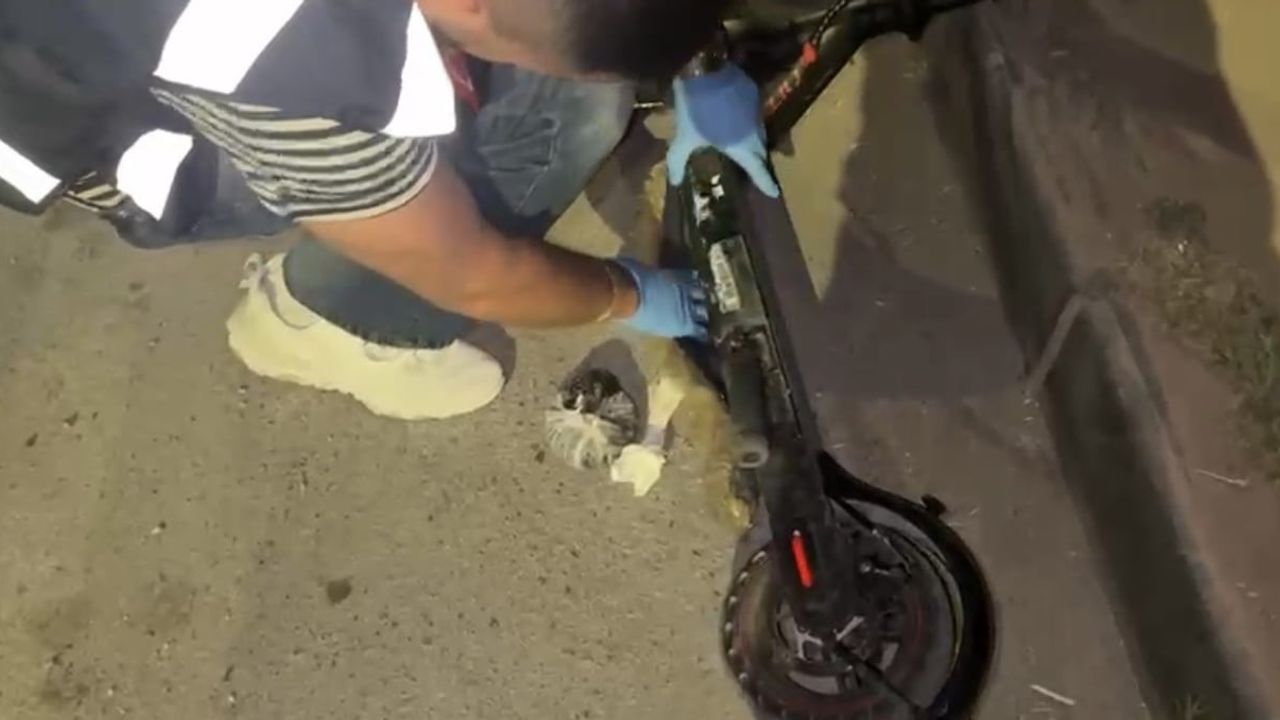 Scooter bataryasında peçeteye emdirilmiş uyuşturucu ele geçirildi