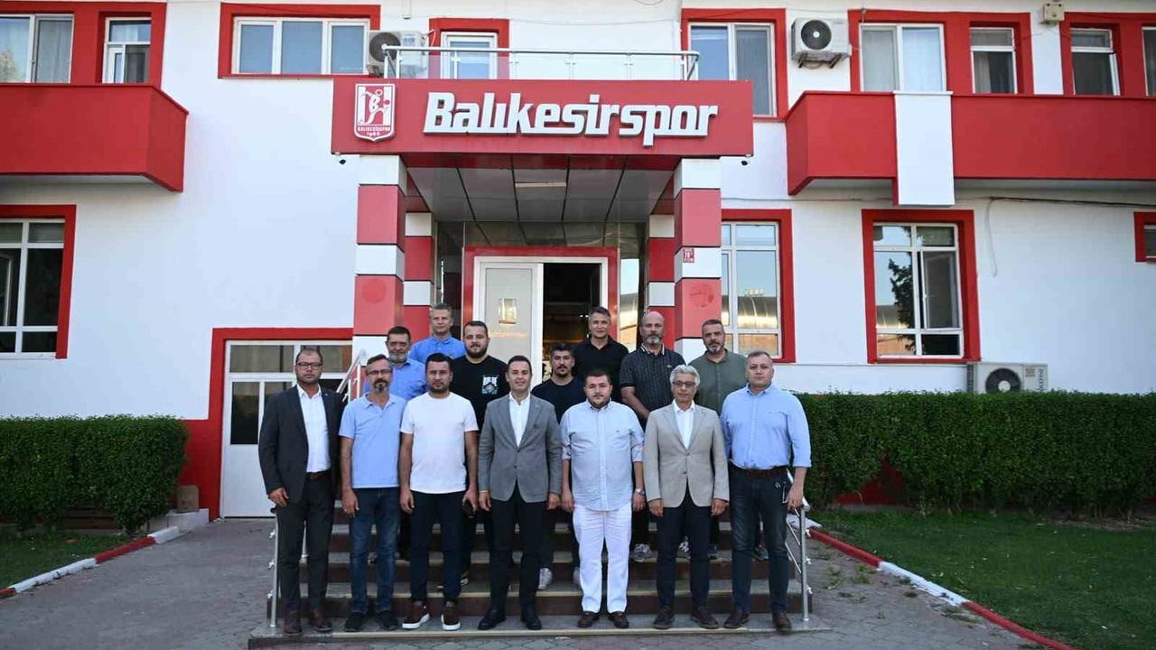 Şehirle birlikte sahada: Akın’dan Balıkesirspor’a moral ziyareti