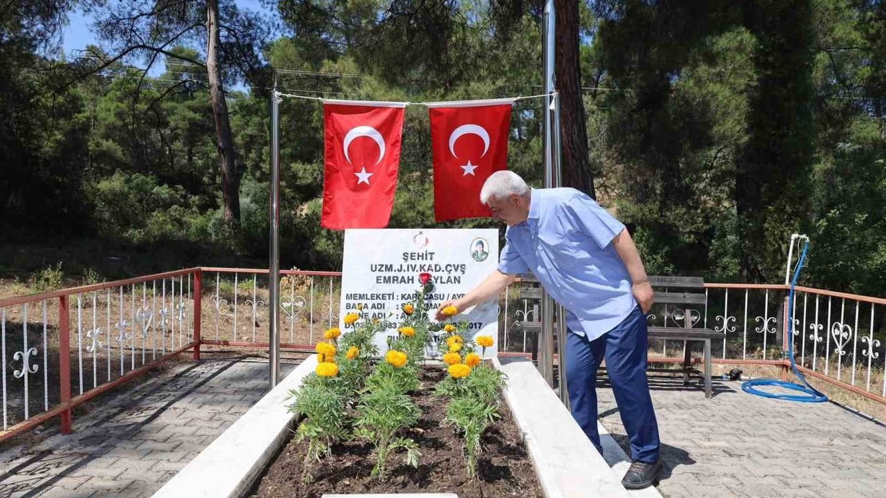 Şehit jandarma uzman çavuş Emrah Ceylan kabri başında anıldı
