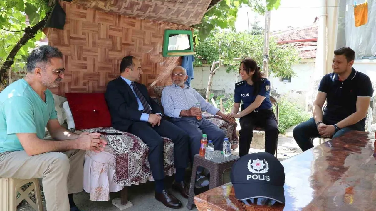 Şehit Musa Taş’ın yıl dönümünde müdür Yılmaz’dan anlamlı ev ziyareti