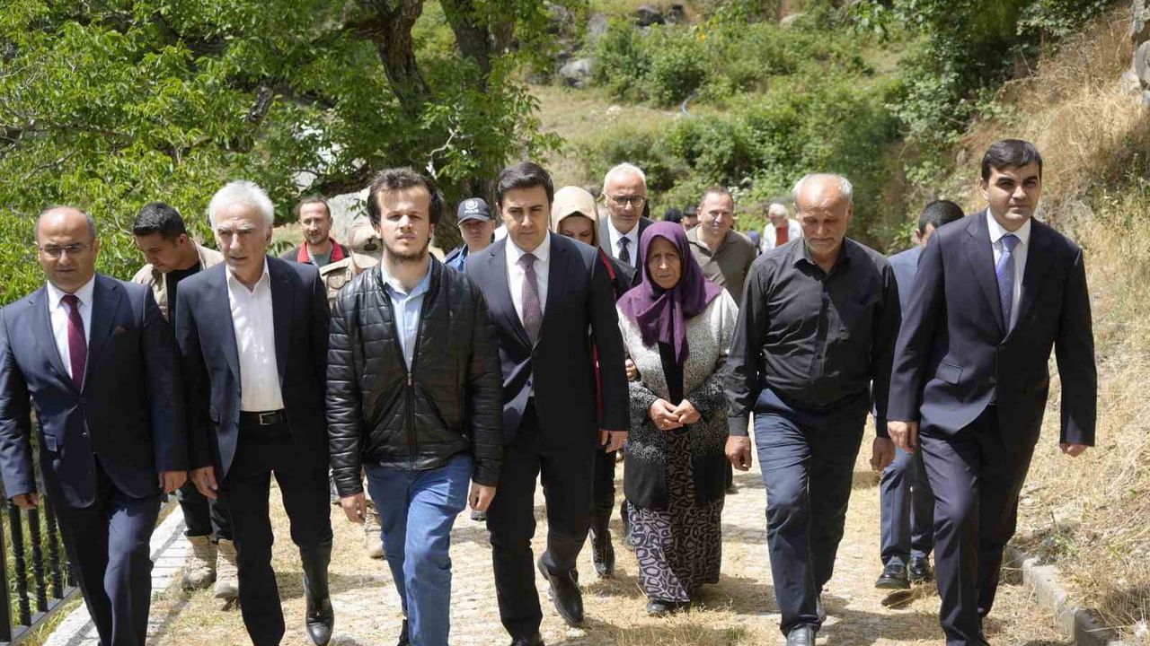 Şehit öğretmen Necmettin Yılmaz şehadetinin 9. yılında kabri başında anıldı