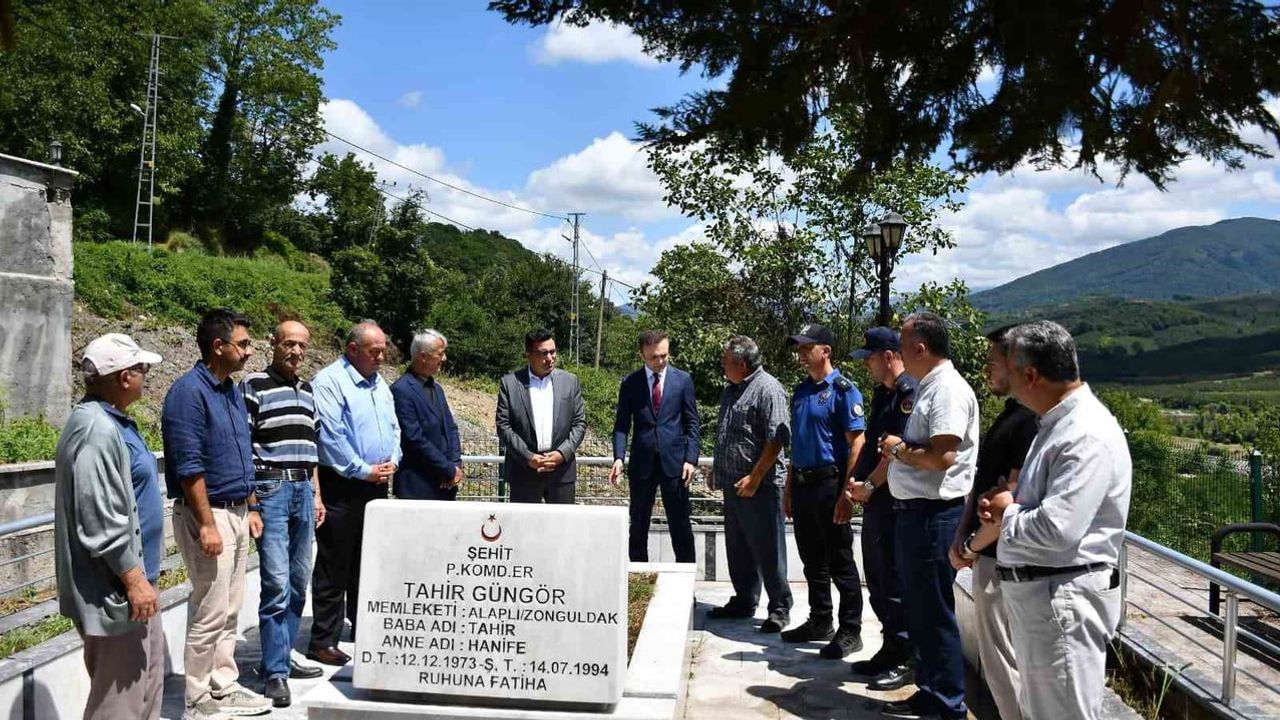 Şehit Tahir Güngör, şehadetinin 32. yılında kabri başında anıldı