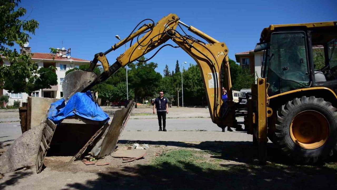 Şehzadeler Belediyesi'nden Selimşahlar'da kaçak yapı müdahalesi