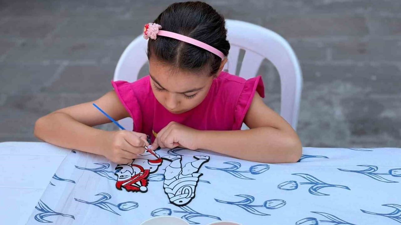 Şehzadeler’de Hacivat ve Karagöz’e milli takım dokunuşu