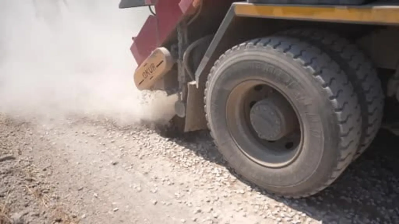 Şehzadeler'de tarıma nefes aldıran 4,5 kilometrelik yol yenilendi