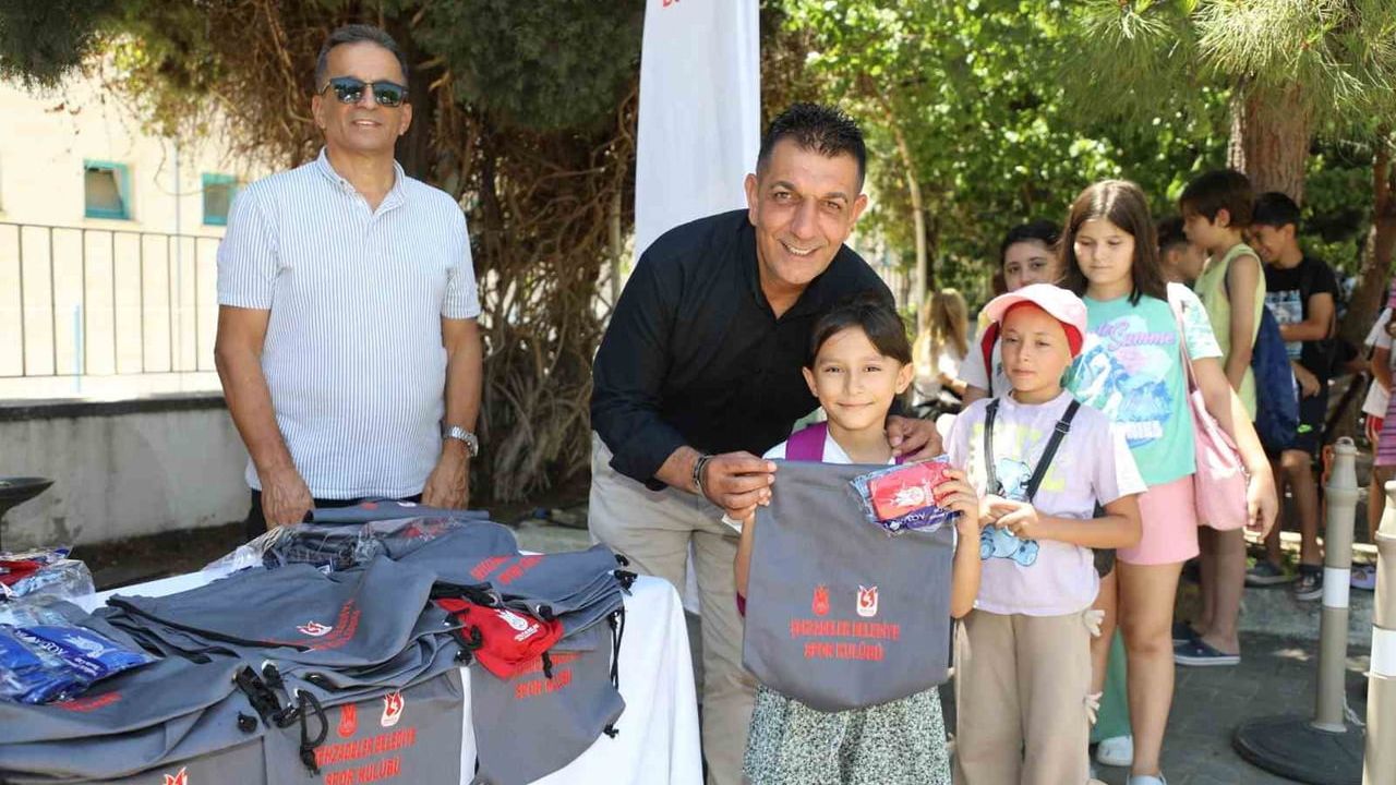 Şehzadeler’de yüzme kursları kapılarını açtı