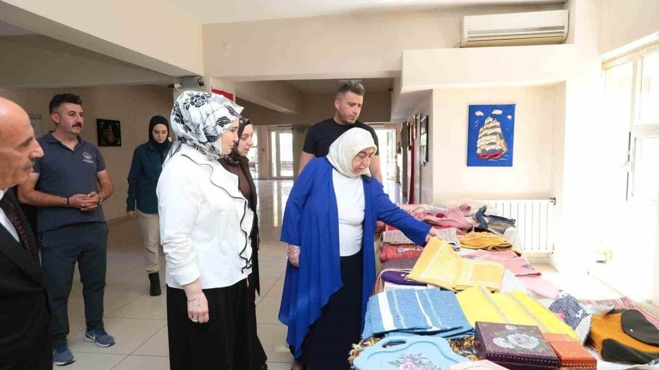 Semiha Yıldırım’dan yaşlılarla buluşma: Erzincan huzurevinde gönül sohbeti