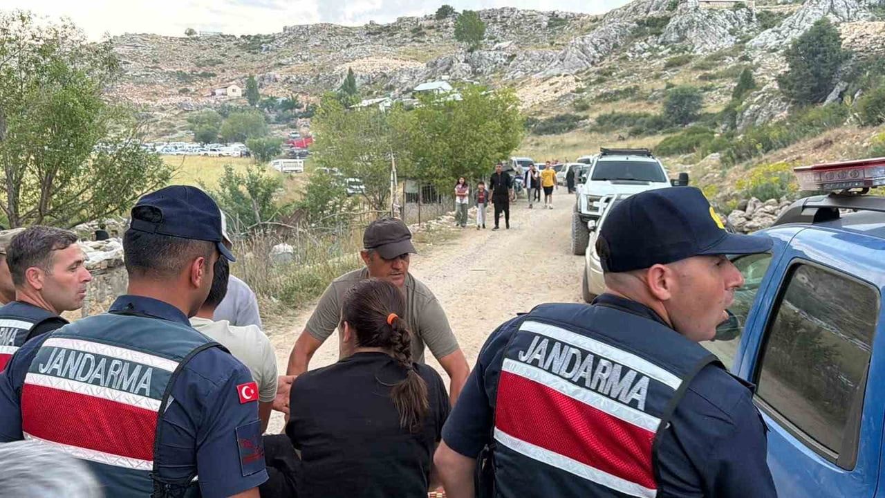 Şenlikte düşen kadın jandarma tarafından Gazipaşa Devlet Hastanesi'ne götürüldü