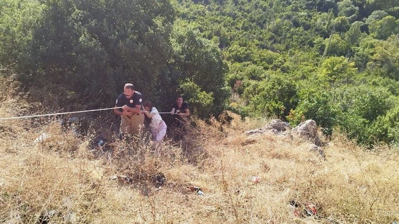 Seyir Tepesi'nde uçurumda mahsur kalan kişi ekiplerin koordineli çalışmasıyla kurtarıldı