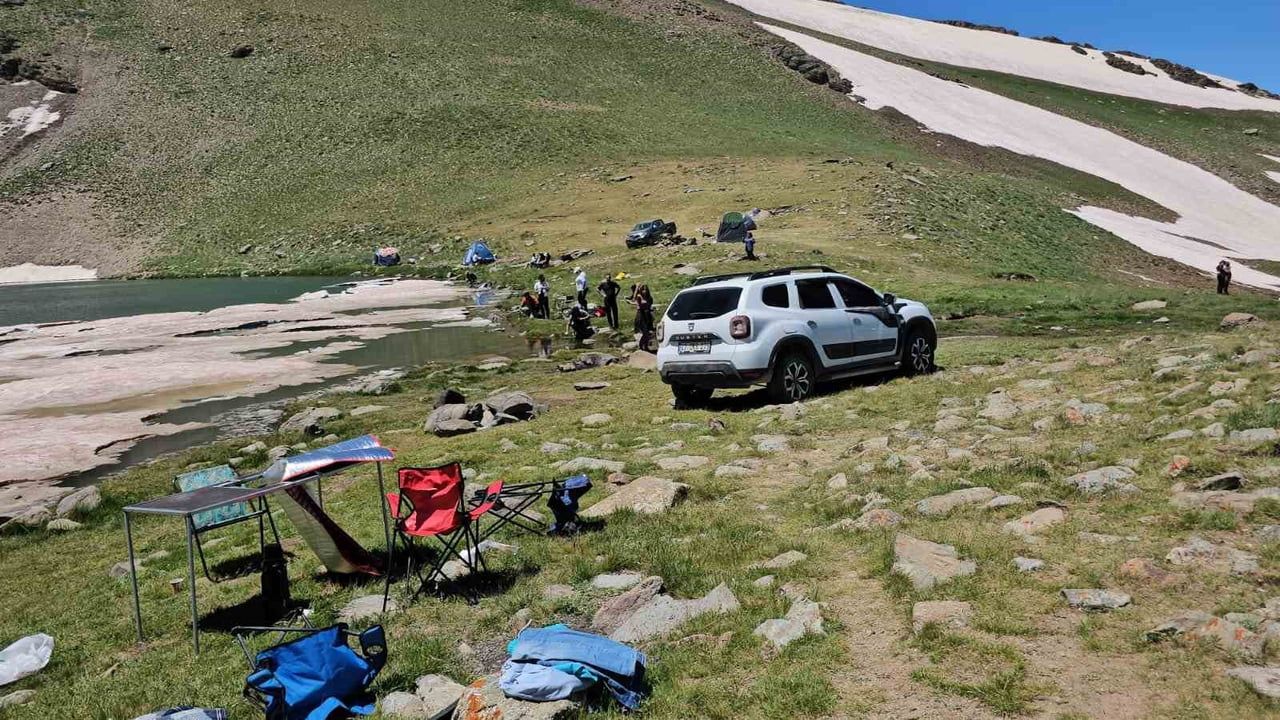 Sıcaktan bunalanlar Çalyan Gölü'ne akın ediyor