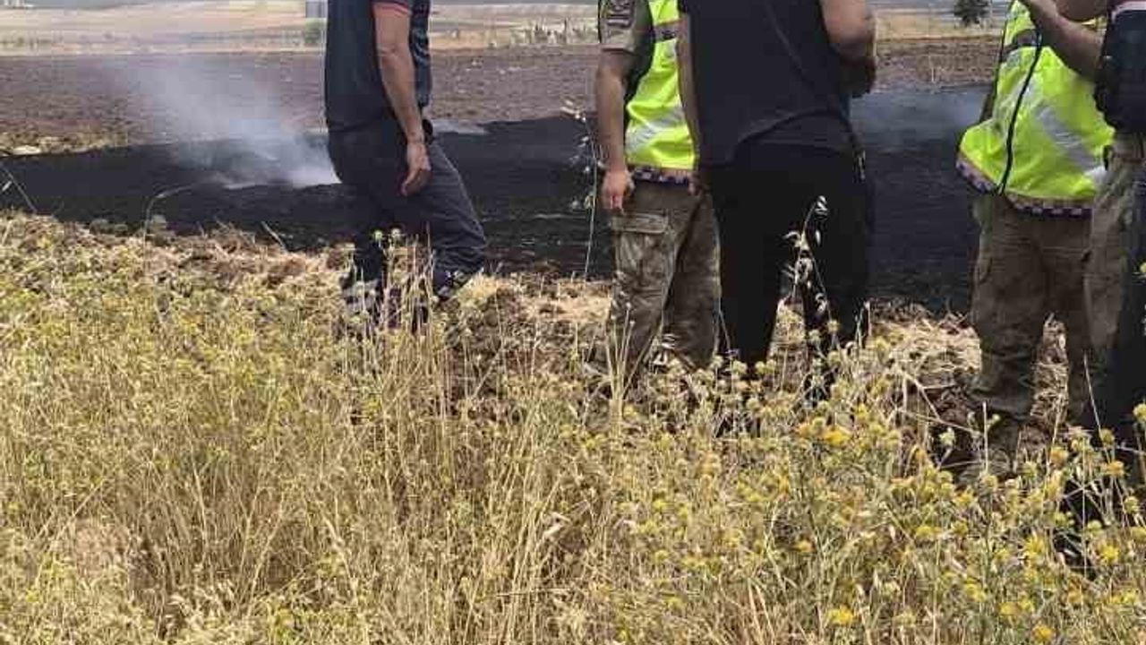 Siirt’in Kurtalan ilçesinde anız yangını kontrol altına alındı