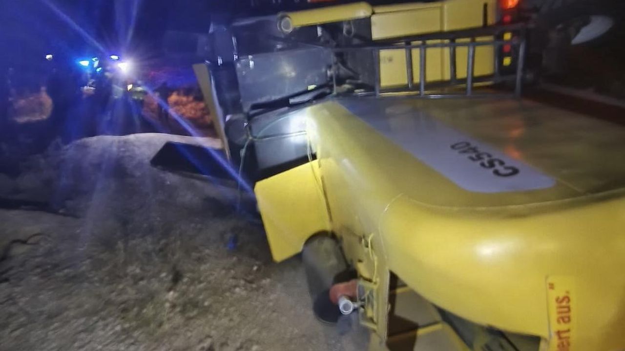 Siirt’te biçerdöver devrildi: sürücü yaralandı