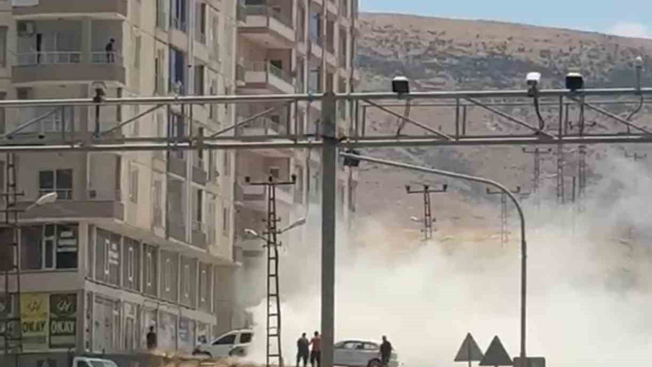 Siirt'te elektrik direğinde çıkan yangın paniğe neden oldu